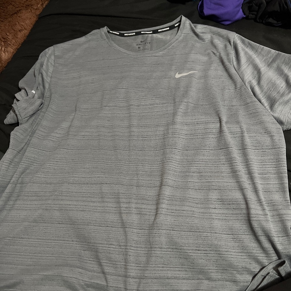 Grey tshirt